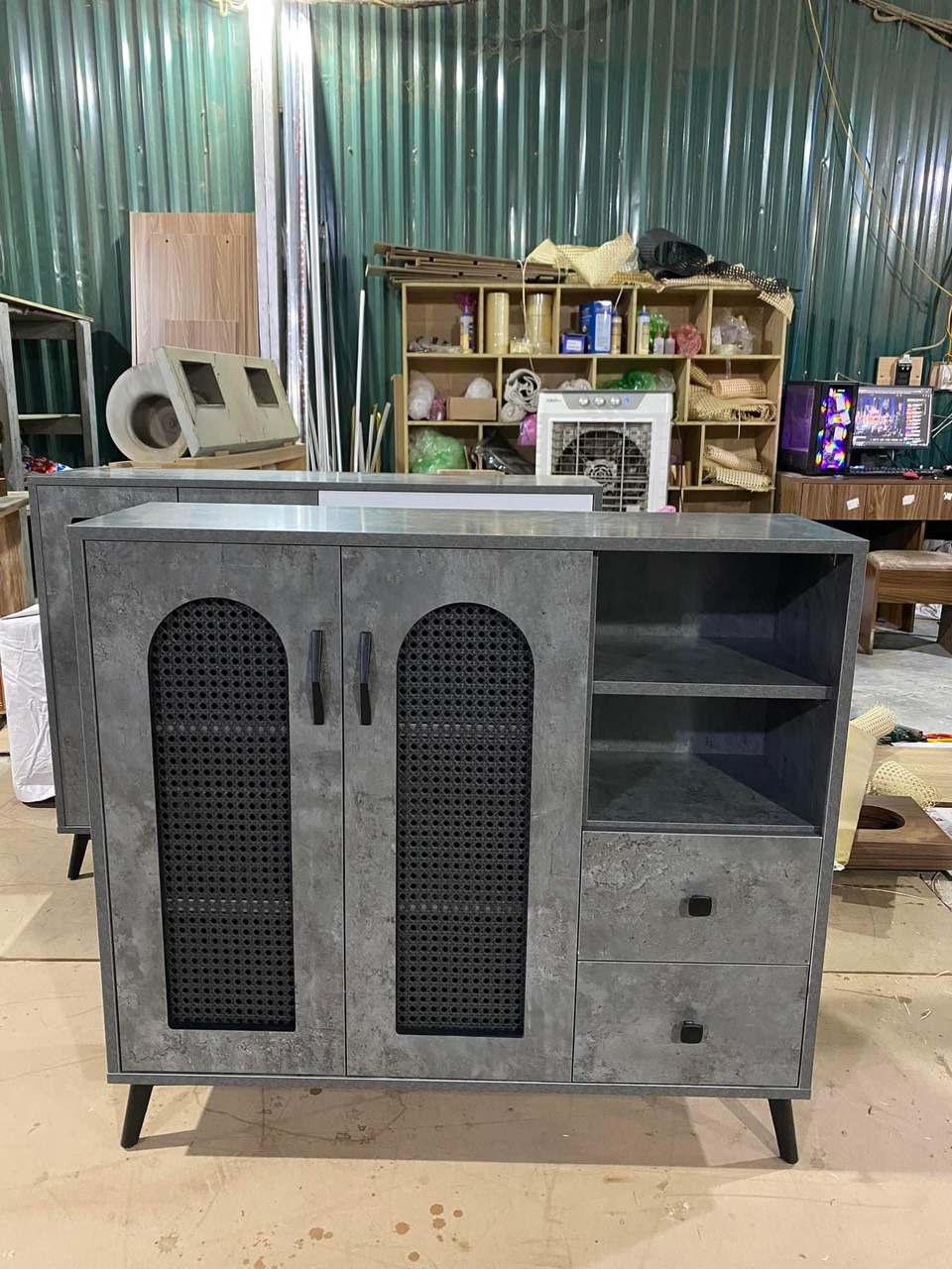 Tủ giày chất liệu gỗ công nghiệp mới